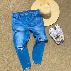 American Eagle: Distressed Skinny Jeans